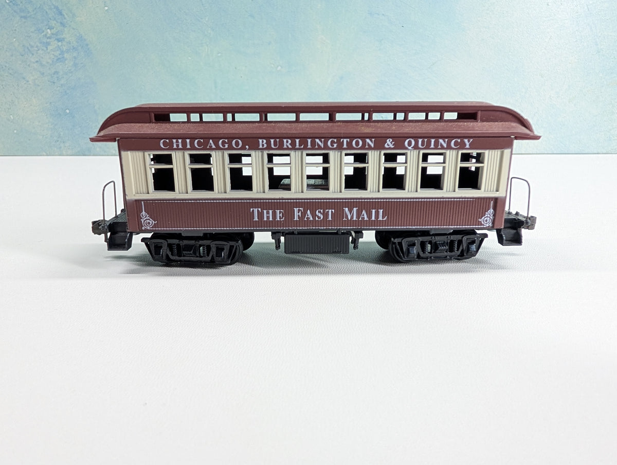 USED Roundhouse 3712 HO Scale Overton Coach Chicago, Burlington and Quincy The Fast Mail