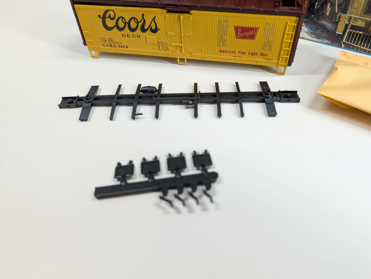 USED Athearn 5203 HO Scale 40' Beer Reefer Coors Beer GARE #5464 KIT