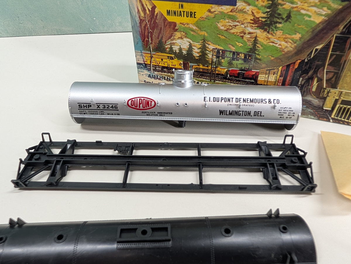 USED Athearn HO Scale Chemical Tank Car DuPont SHP #X-3246 KIT