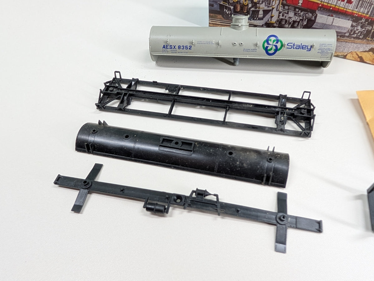 USED Athearn HO Scale Chemical Tank Car Staley AESX #8352 KIT