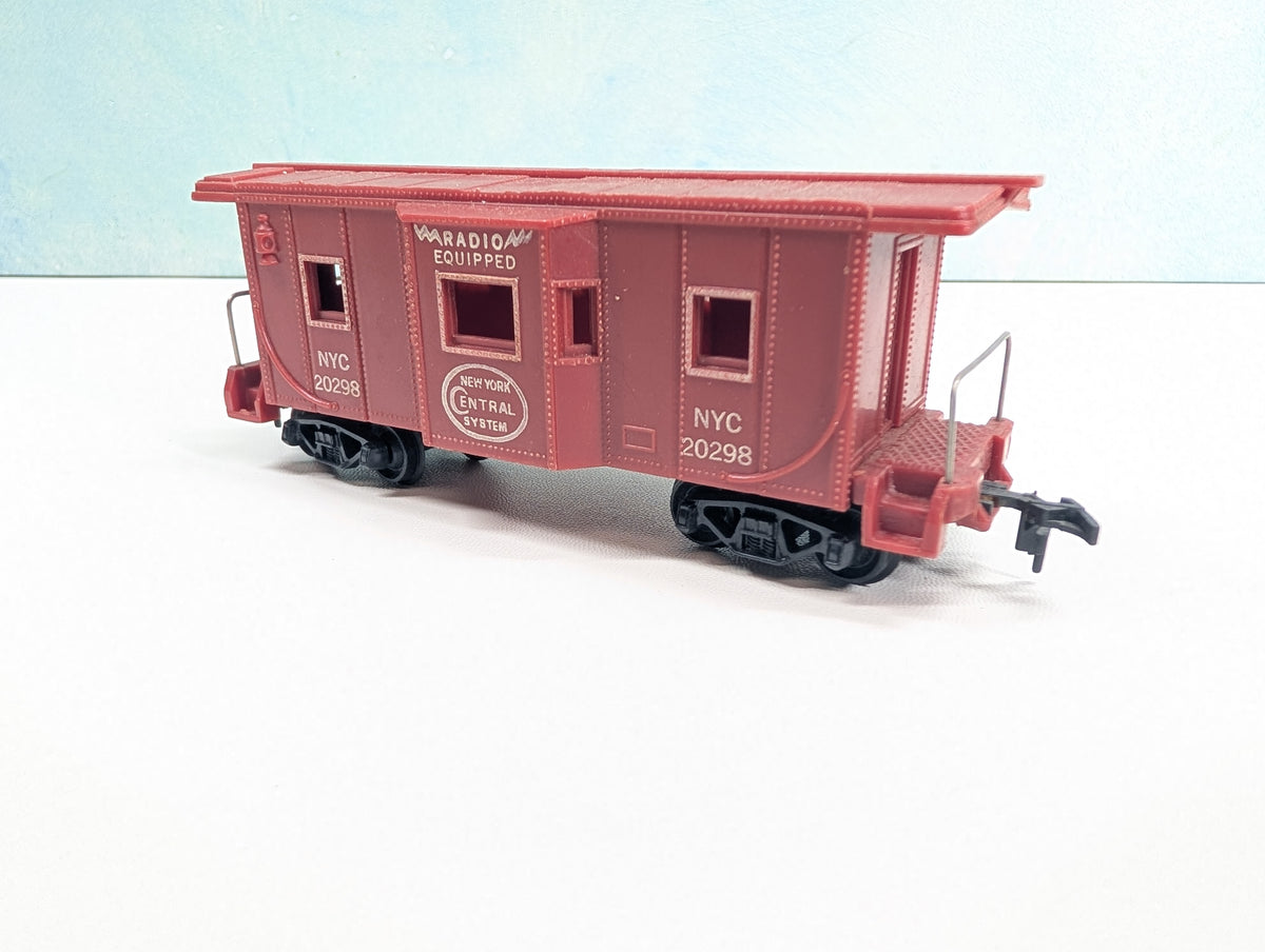 USED Marx HO Scale Bay Window Caboose New York Central NYC #20298 Radio Equipped