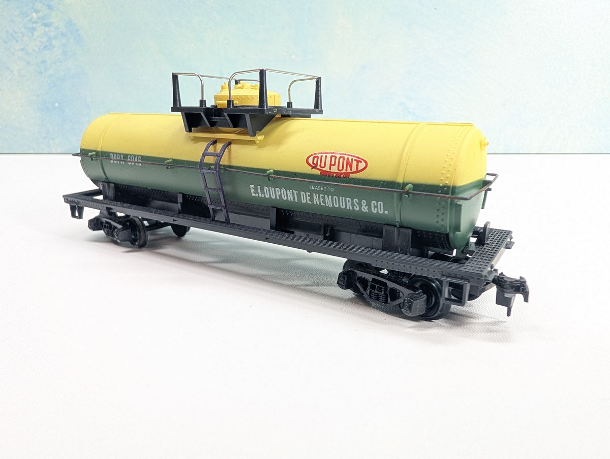 USED Tyco HO Scale Tank Car DuPont DUPX #6046