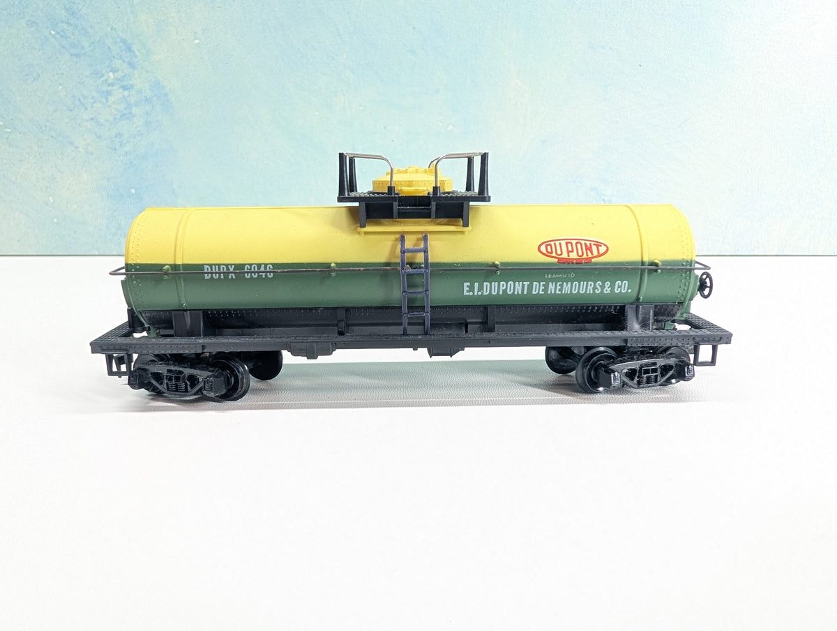 USED Tyco HO Scale Tank Car DuPont DUPX #6046