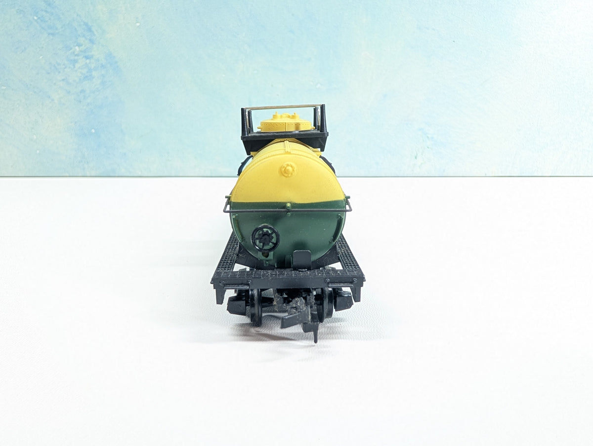USED Tyco HO Scale Tank Car DuPont DUPX #6046