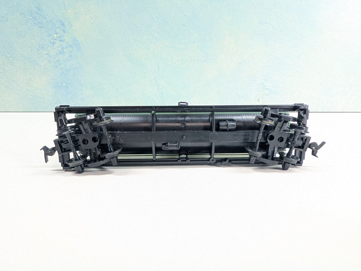 USED Tyco HO Scale Tank Car DuPont DUPX #6046