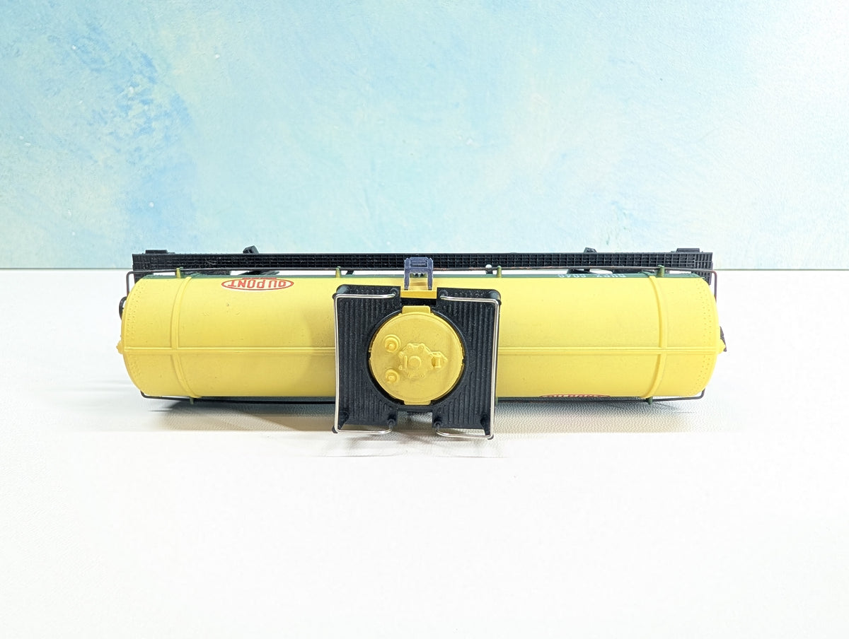 USED Tyco HO Scale Tank Car DuPont DUPX #6046