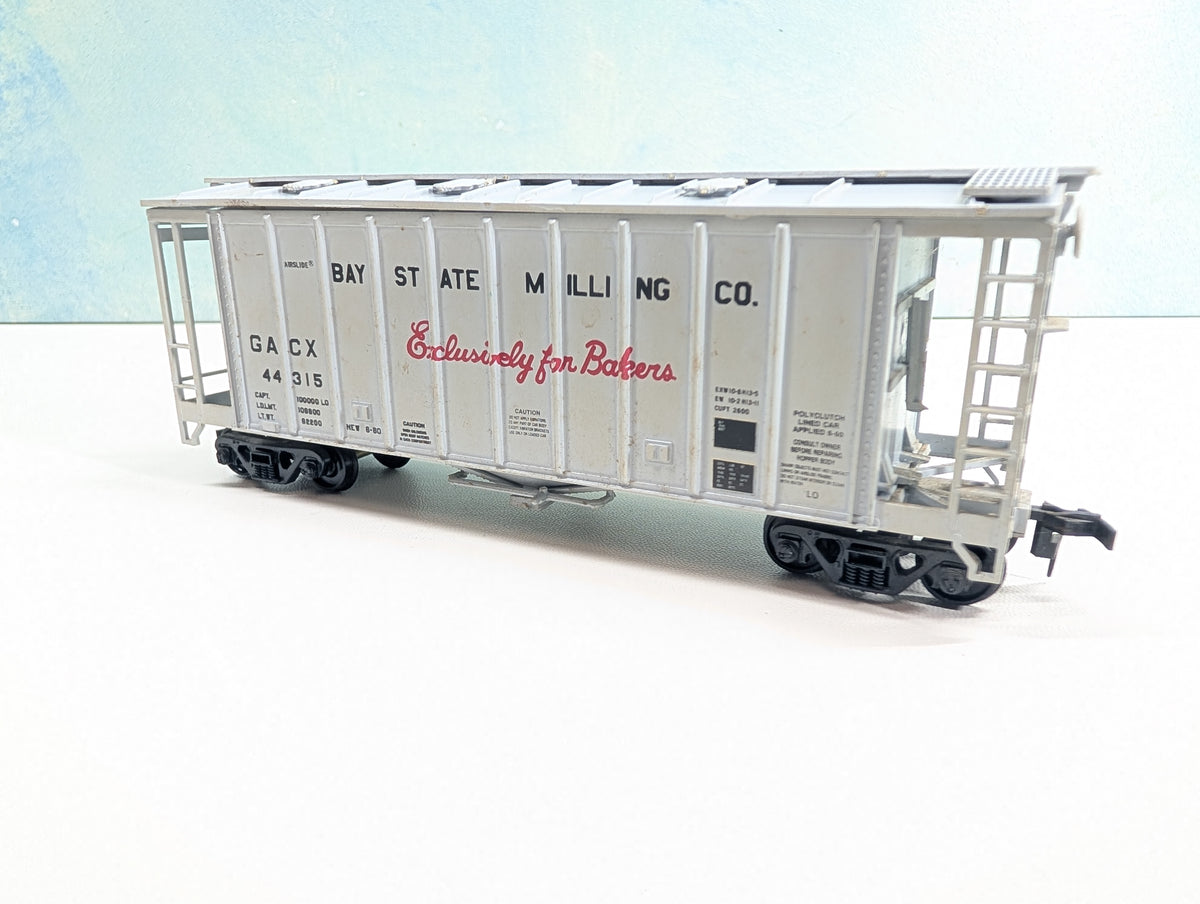 USED Roundhouse HO Scale Airslide Covered Hopper Baystate Milling Co. GACX #44315