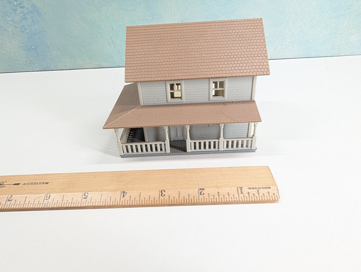 USED HO Scale Light Brown Farmhouse