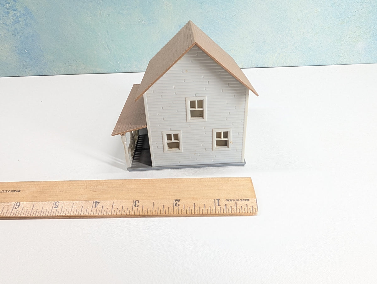USED HO Scale Light Brown Farmhouse