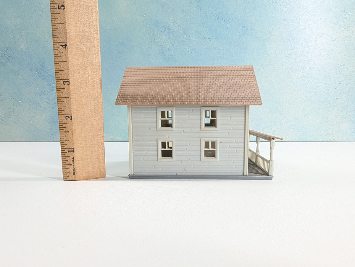USED HO Scale Light Brown Farmhouse