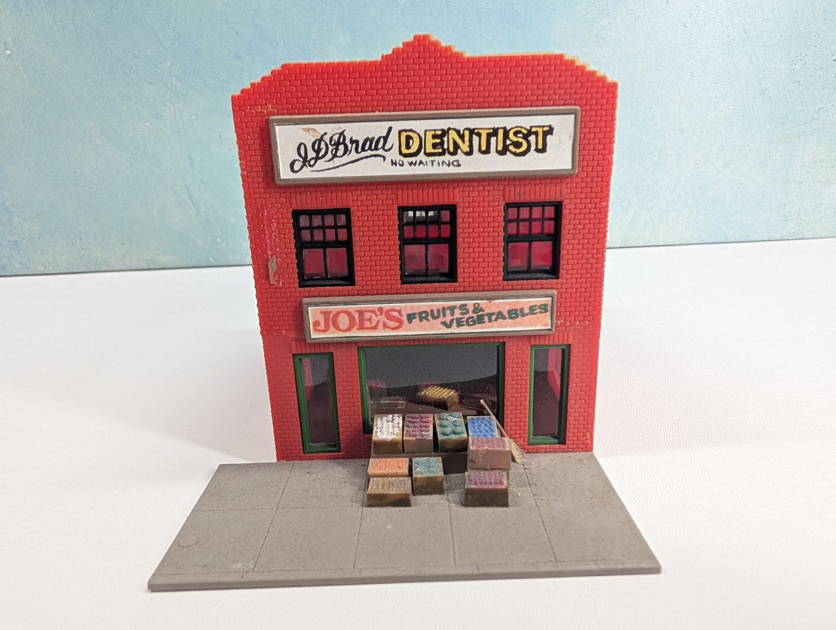 USED Tyco HO Scale JD Brade Dentist, Joe's Fruits & Vegetables, Brick Storefront
