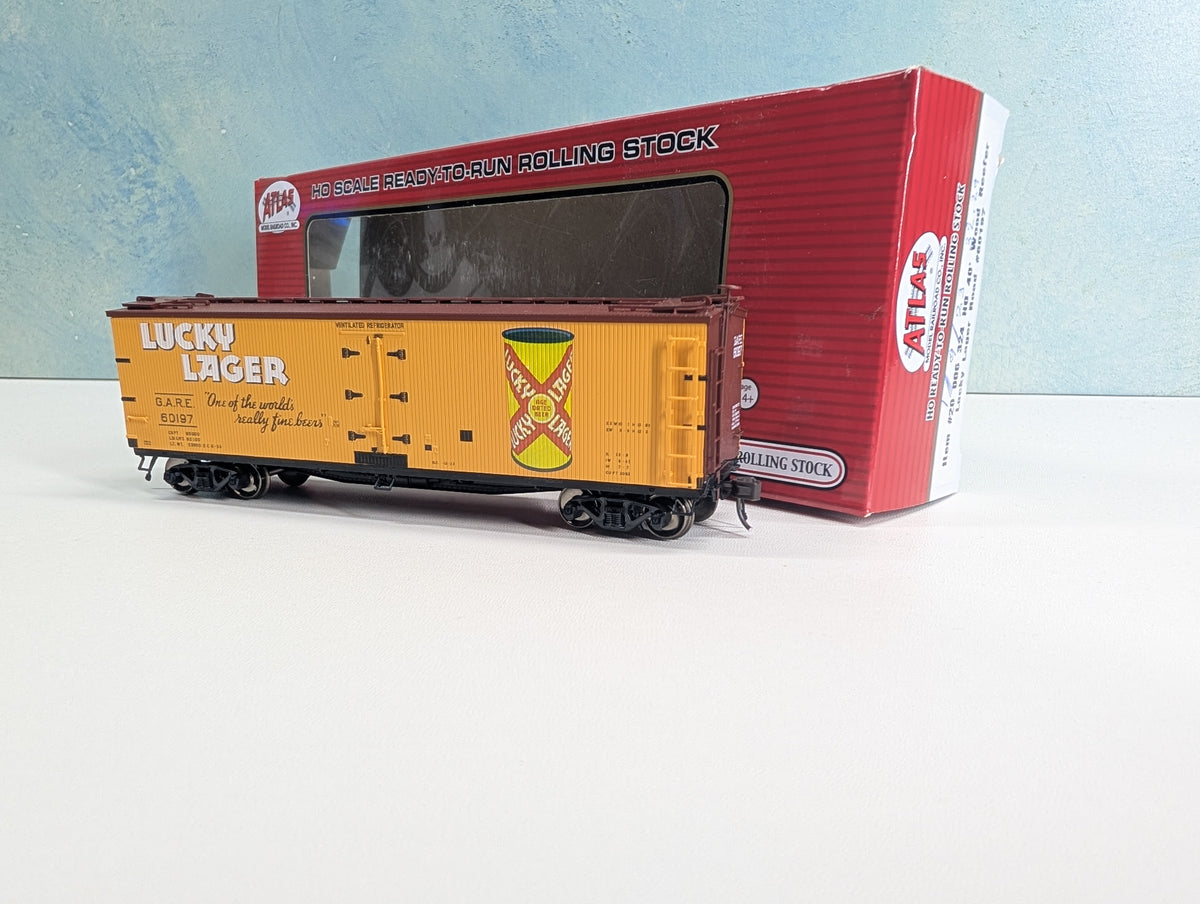 Atlas Master 20006324 HO Scale 40' Wood Reefer Box Car, Beer Car Lucky Lager GARE #60197