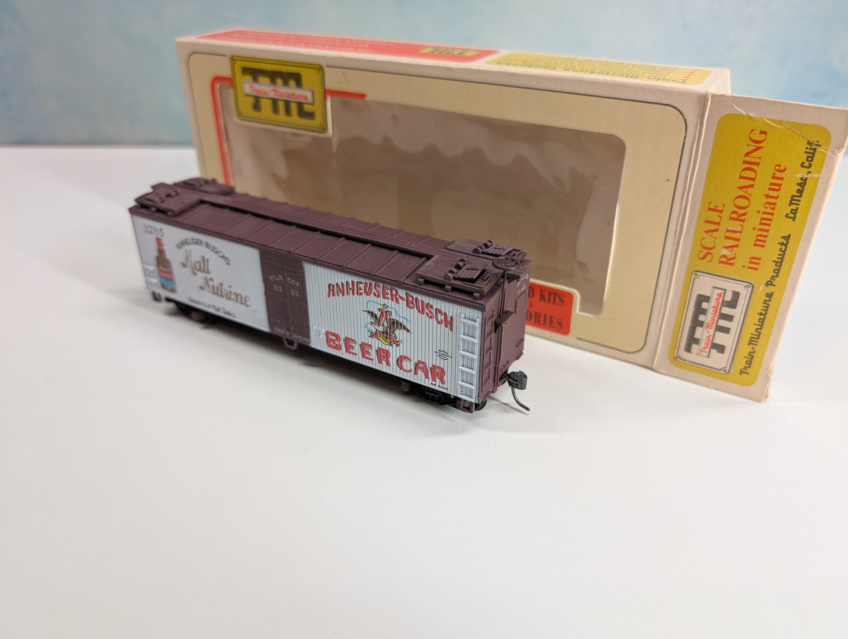 USED TRAIN MINIATURE 8129 HO Scale 40' Wood Beer Reefer Anheuser-Busch #3285 Budweiser Malt Nutrine