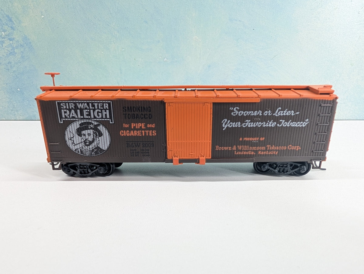USED TRAIN MINIATURE HO Scale 40' Wood Box Car, Tobacco Series Sir Walter Raleigh B&W #2009
