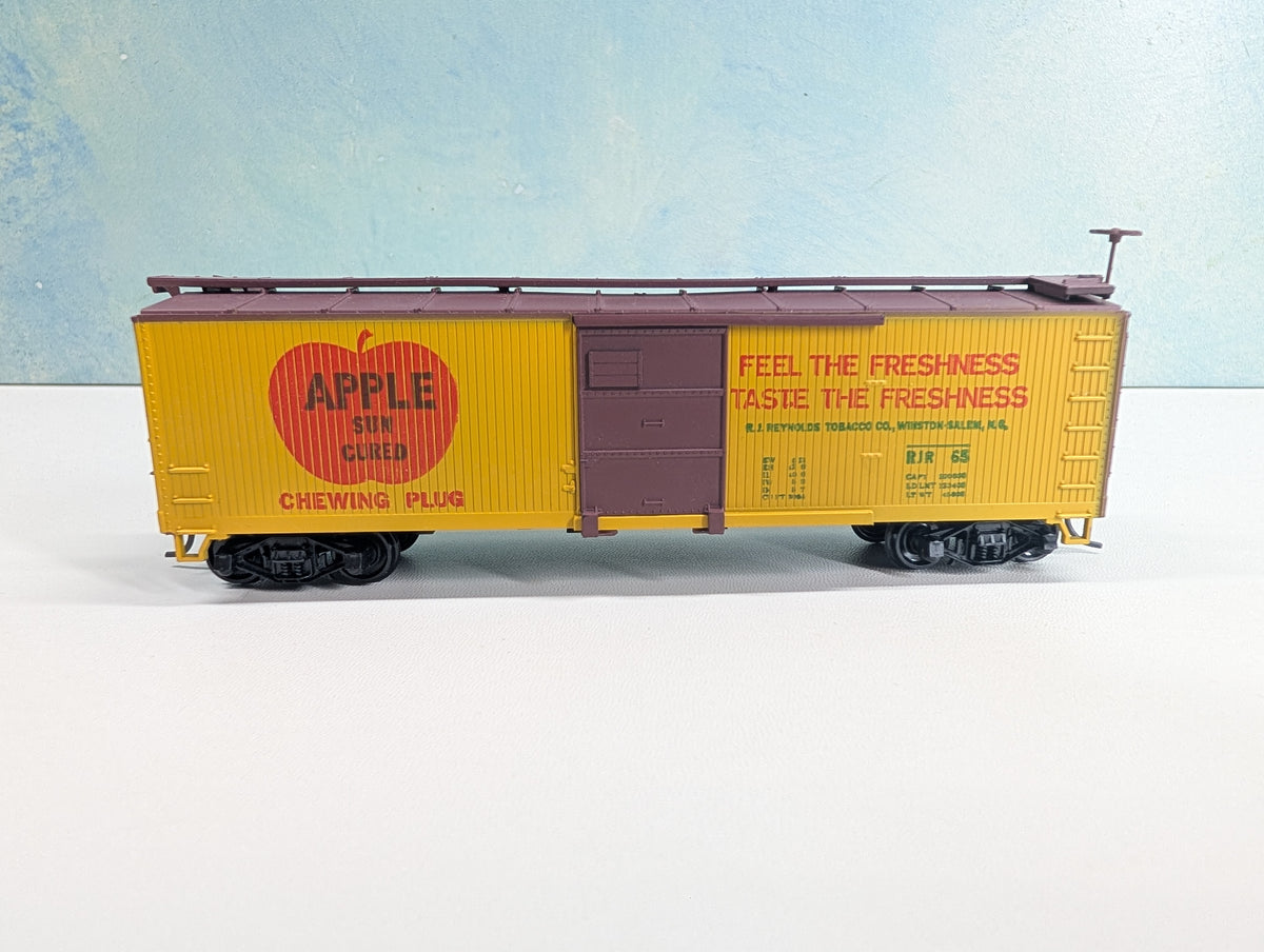 USED TRAIN MINIATURE HO Scale 40' Wood Box Car, Tobacco Series Apple Chewing Plug RJR #65