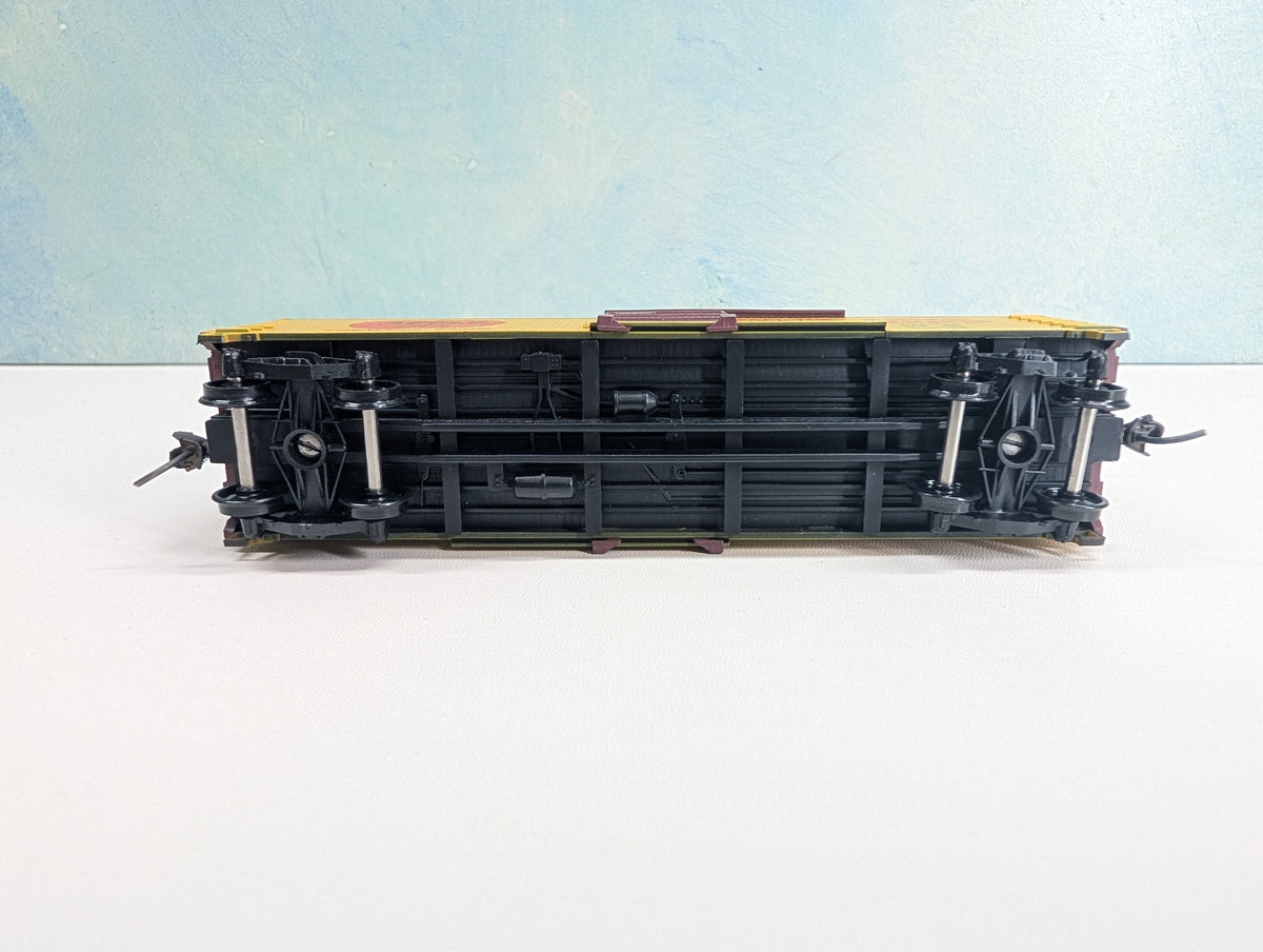 USED TRAIN MINIATURE HO Scale 40' Wood Box Car, Tobacco Series Apple Chewing Plug RJR #65