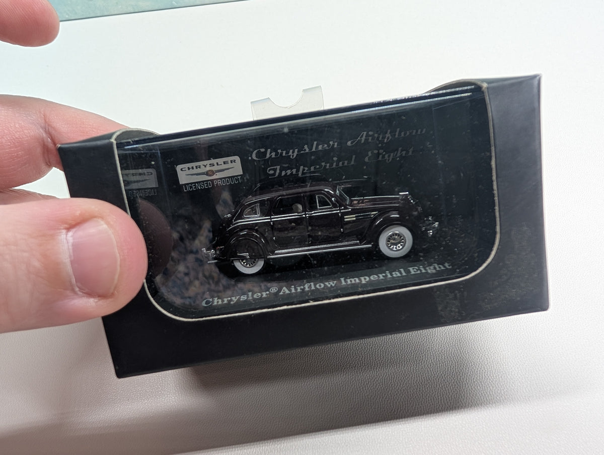 USED Masterpiece, Atlas 87121 HO Scale Chrysler Airflow Imperial Eight (1936) Maroon