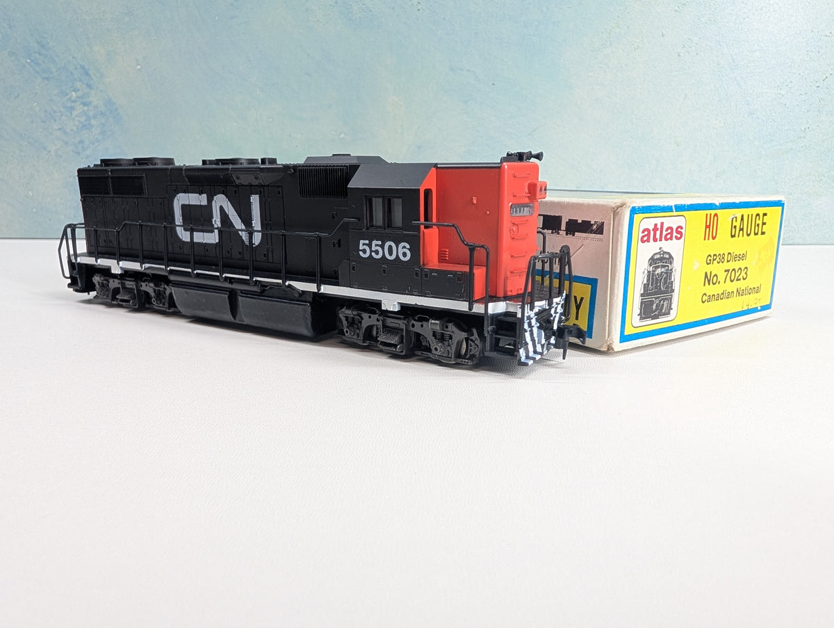 Atlas 7023 HO Scale High Nose GP38 Diesel Locomotive Canadian National CN #5506 Runs Great DC