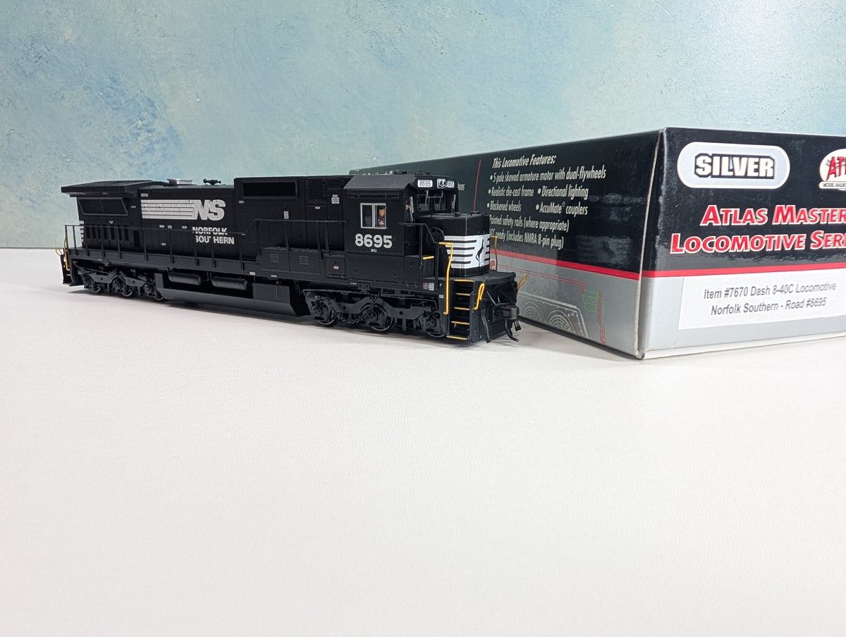 Atlas Master 7670 HO Scale Dash 8-40C Diesel Locomotive Norfolk Southern NS #8695 Runs Great Silver DCC Ready