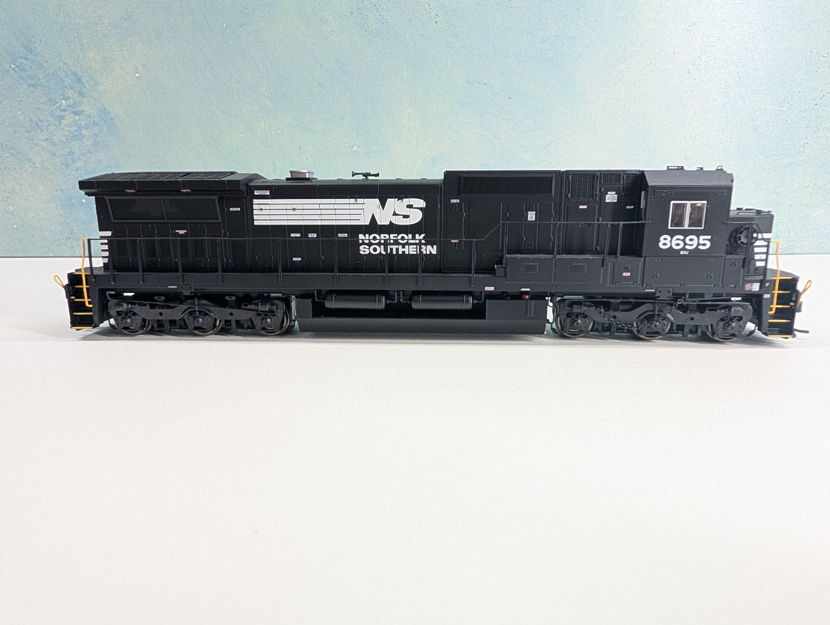 Atlas Master 7670 HO Scale Dash 8-40C Diesel Locomotive Norfolk Southern NS #8695 Runs Great Silver DCC Ready