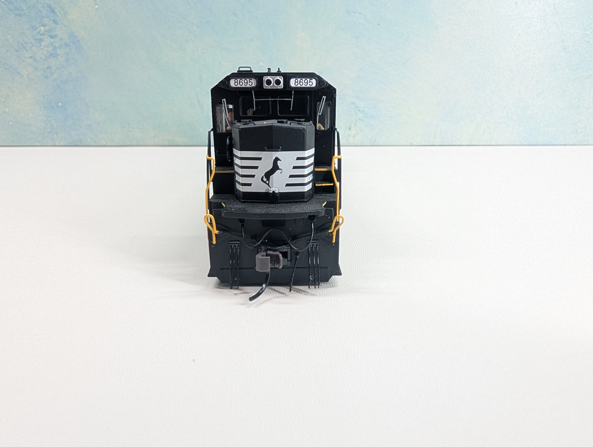 Atlas Master 7670 HO Scale Dash 8-40C Diesel Locomotive Norfolk Southern NS #8695 Runs Great Silver DCC Ready