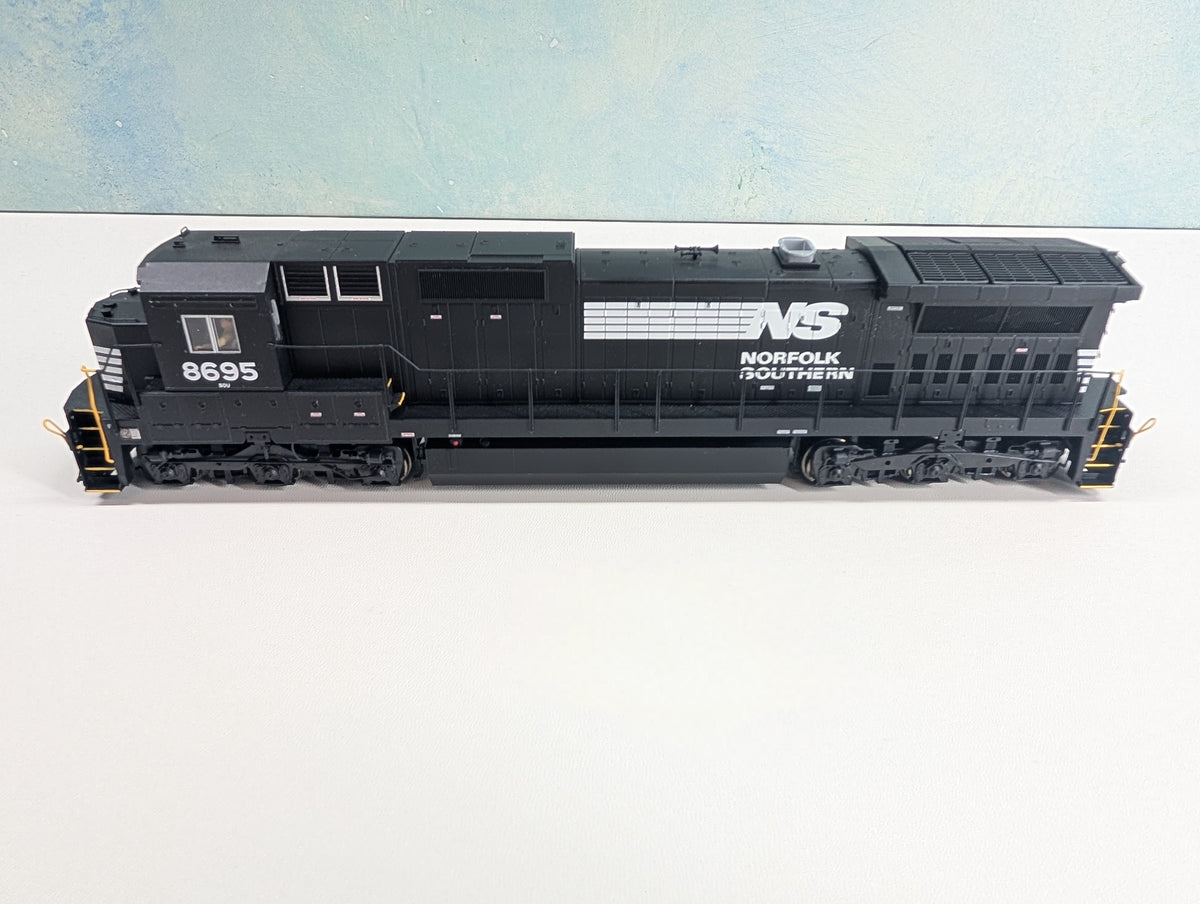 Atlas Master 7670 HO Scale Dash 8-40C Diesel Locomotive Norfolk Southern NS #8695 Runs Great Silver DCC Ready