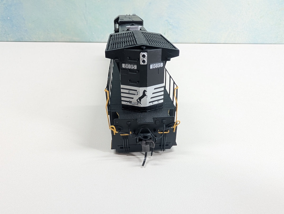 Atlas Master 7670 HO Scale Dash 8-40C Diesel Locomotive Norfolk Southern NS #8695 Runs Great Silver DCC Ready