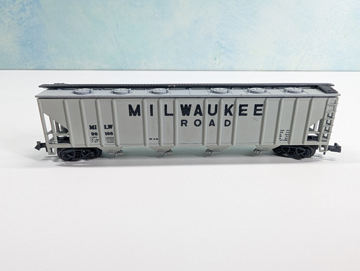 USED N Scale Covered Hopper Milwaukee Road MILW #98108