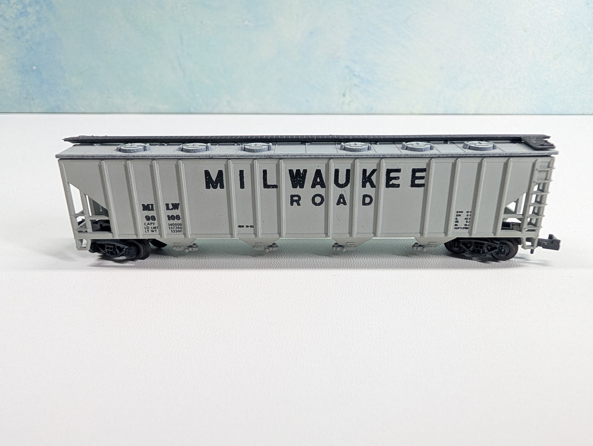 USED N Scale Covered Hopper Milwaukee Road MILW #98108