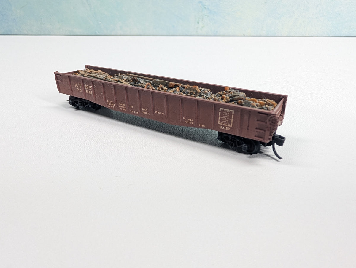 USED Kadee N Scale Gondola w/ Scrap Load Santa Fe ATSF #75041 Weathered