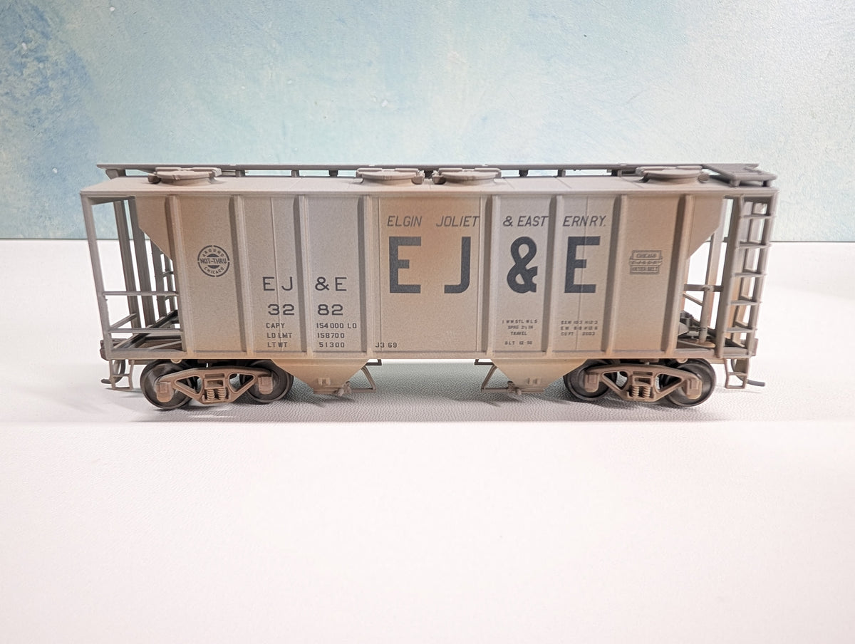 Atlas 17202 HO Scale PS-2 Covered Hopper Elgin Joliet & Eastern EJ&E #3282 Weathered, Metal Wheels