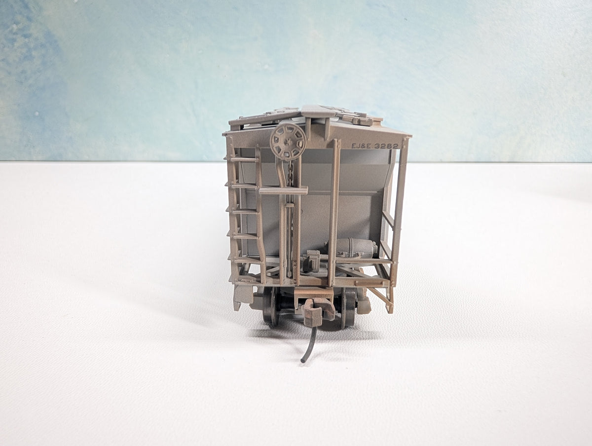 Atlas 17202 HO Scale PS-2 Covered Hopper Elgin Joliet & Eastern EJ&E #3282 Weathered, Metal Wheels