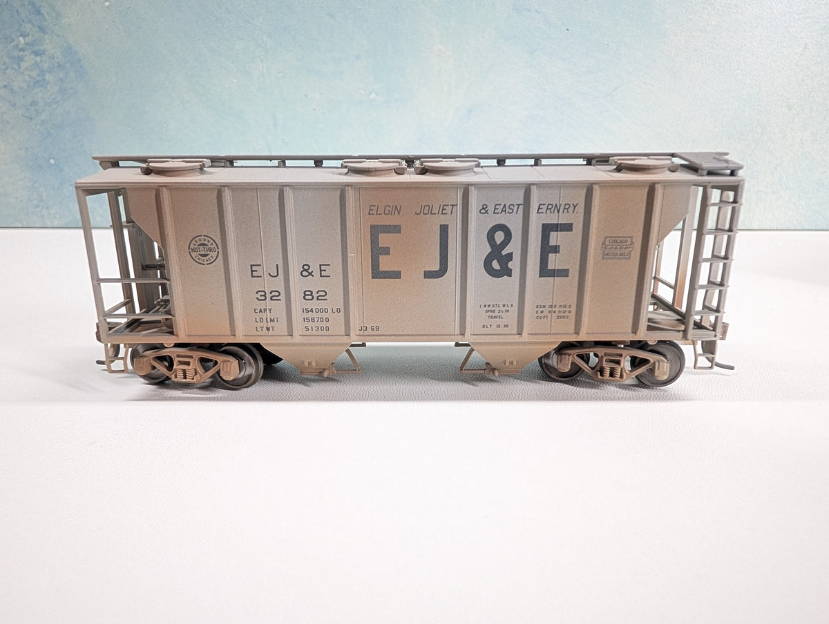 Atlas 17202 HO Scale PS-2 Covered Hopper Elgin Joliet & Eastern EJ&E #3282 Weathered, Metal Wheels