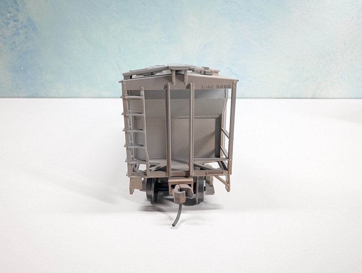 Atlas 17202 HO Scale PS-2 Covered Hopper Elgin Joliet & Eastern EJ&E #3282 Weathered, Metal Wheels