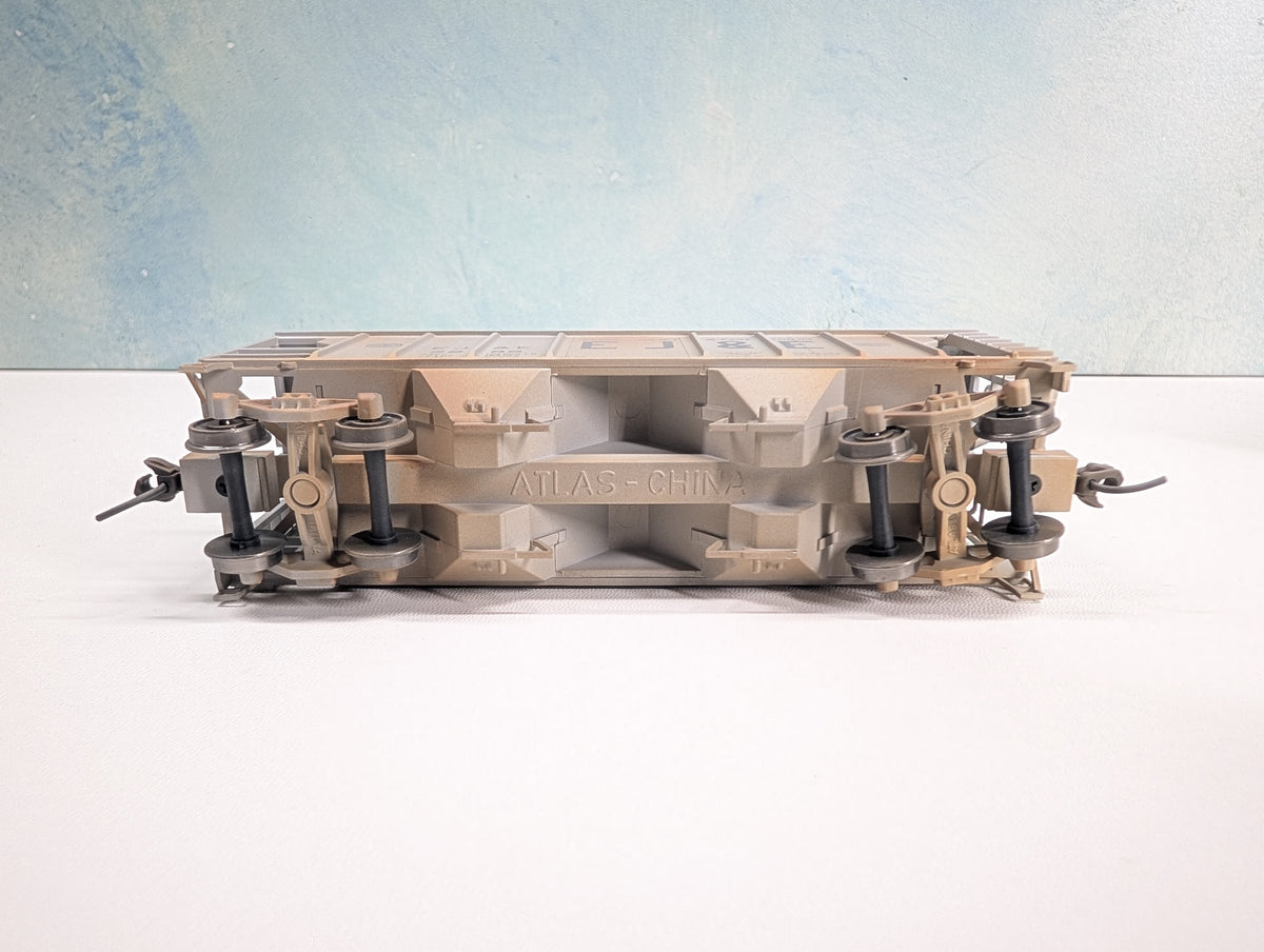 Atlas 17202 HO Scale PS-2 Covered Hopper Elgin Joliet & Eastern EJ&E #3282 Weathered, Metal Wheels