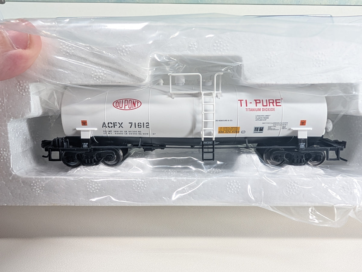 Atlas #1709-3 HO Scale Kaolin Tank Car DuPont ACFX #71612 Metal Wheels