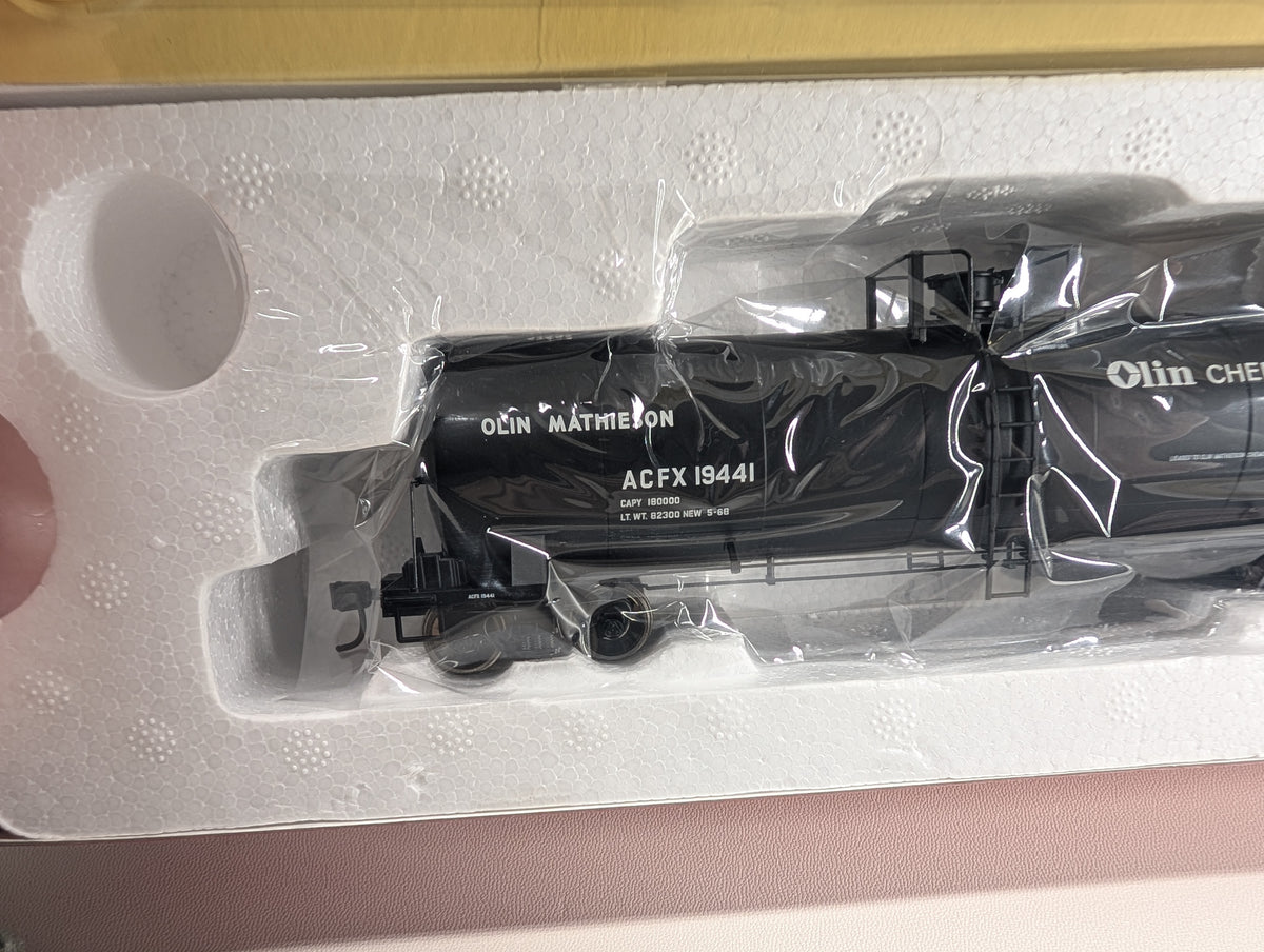 Atlas #1559-4 HO Scale 17,360k Gal Tank Car Olin Mathieson ACFX #19441 Metal Wheels