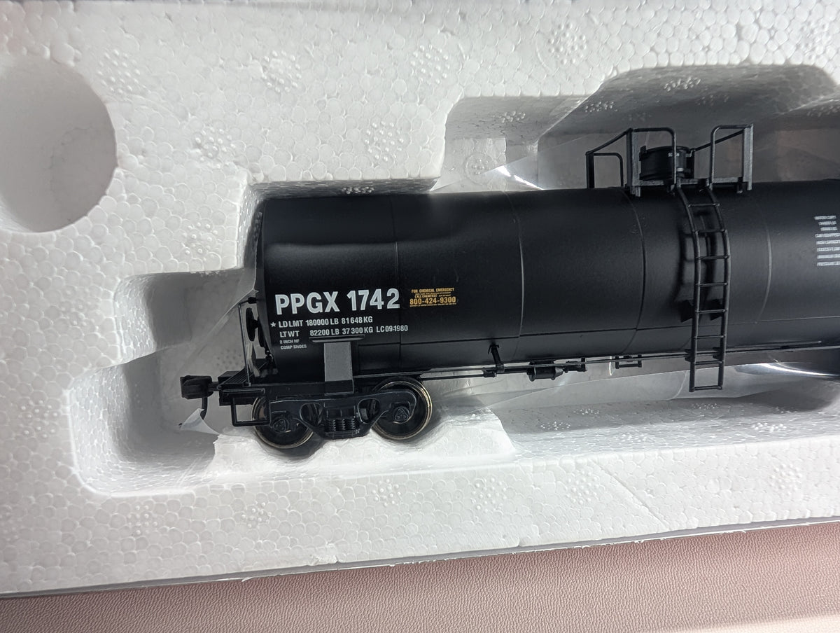 Atlas #1565-1 HO Scale 17,360k Gal Tank Car PPGX #1742 Metal Wheels