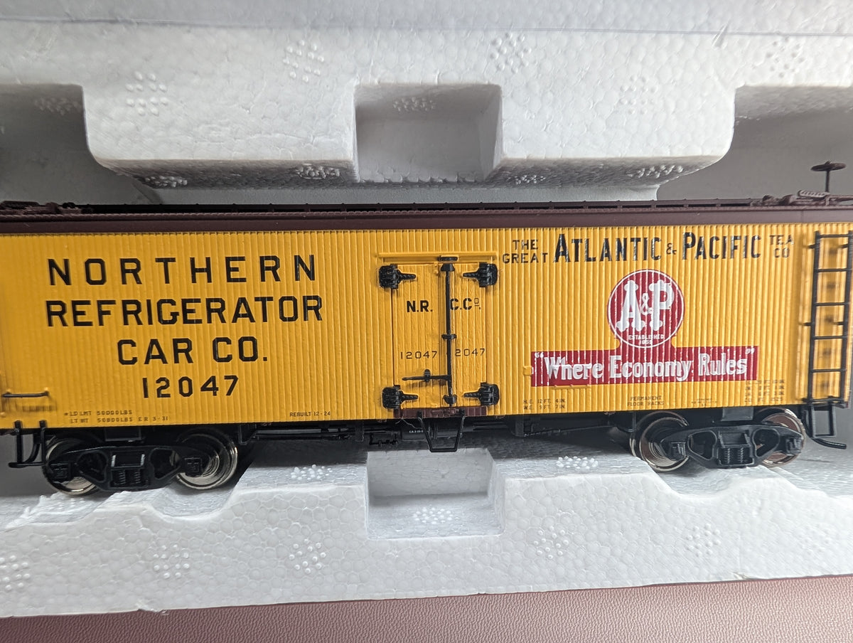 Atlas #6128-2 HO Scale 36' Wood Reefer Atlantic and Pacific A&P #12047 Metal Wheels