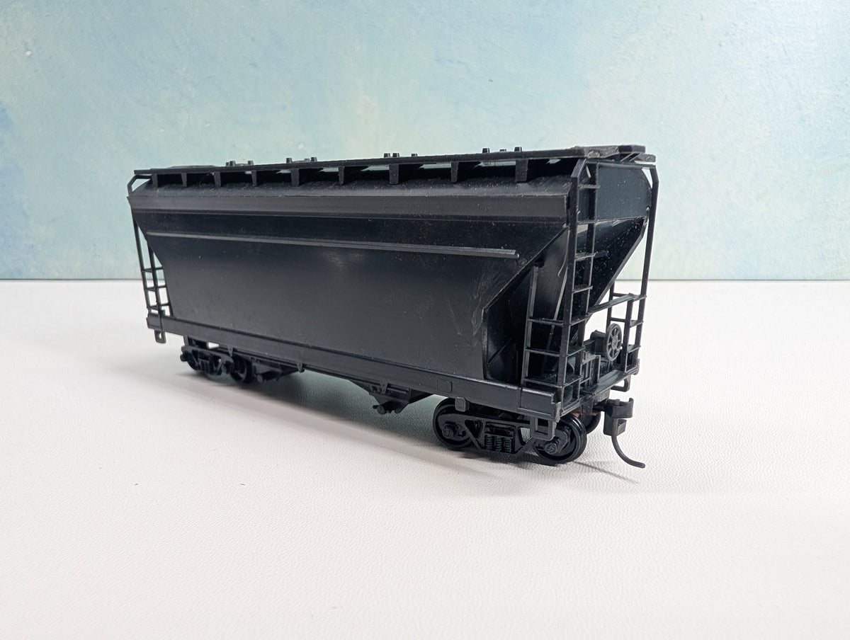 USED Athearn HO Scale 2 Bay Covered Hopper Black Undecorated