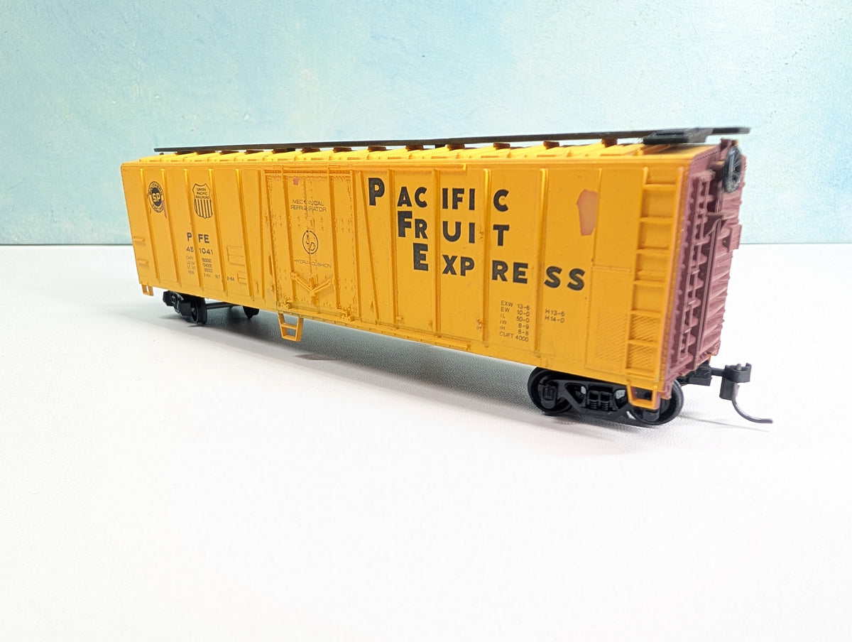 USED HO Scale 50' Box Car Pacific Fruit Express PFE #451041