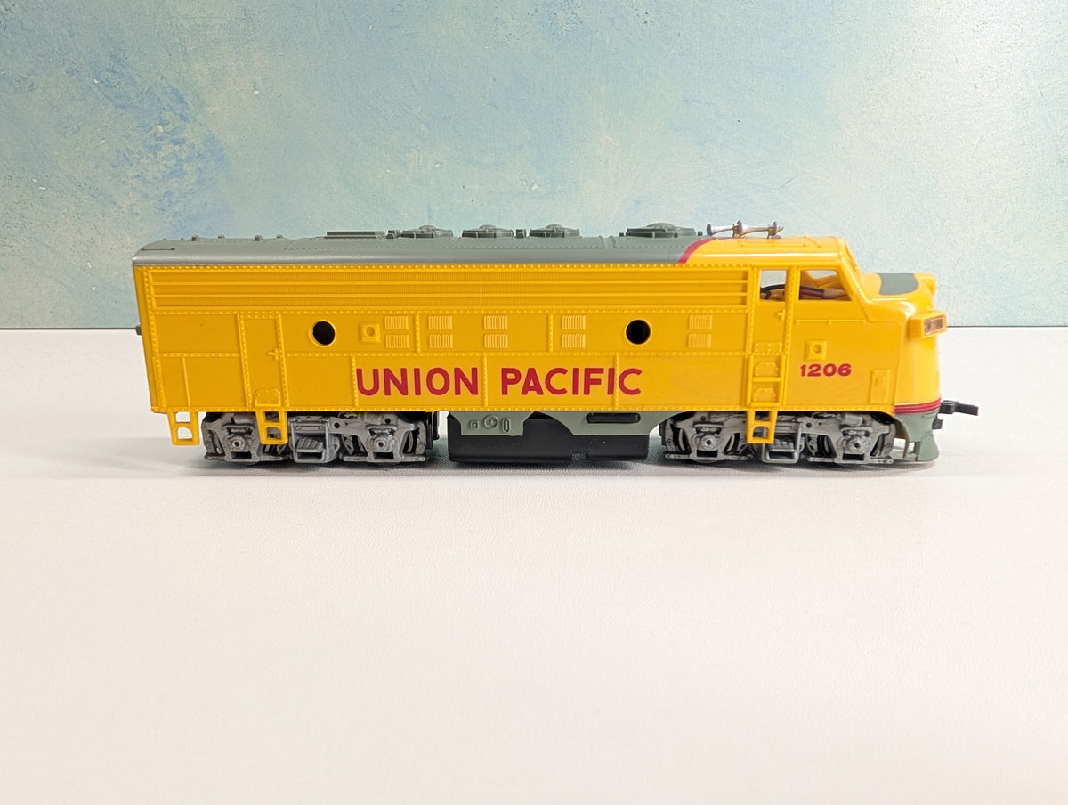 USED Bachmann HO Scale F7A Diesel Locomotive Union Pacific UP #1206 Tested! DC