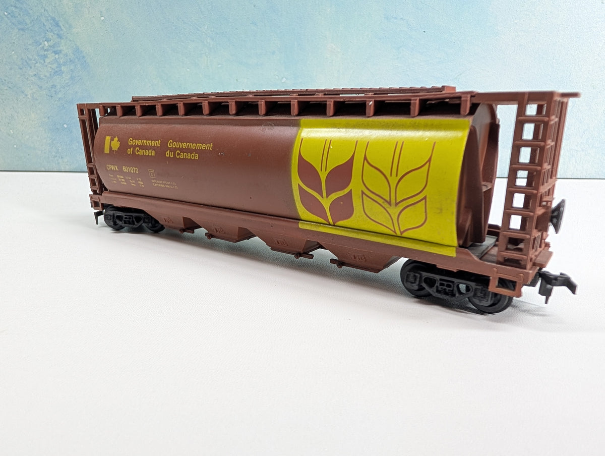 USED HO Scale Cylindrical Covered Hopper Government of Canada CPWX #601073
