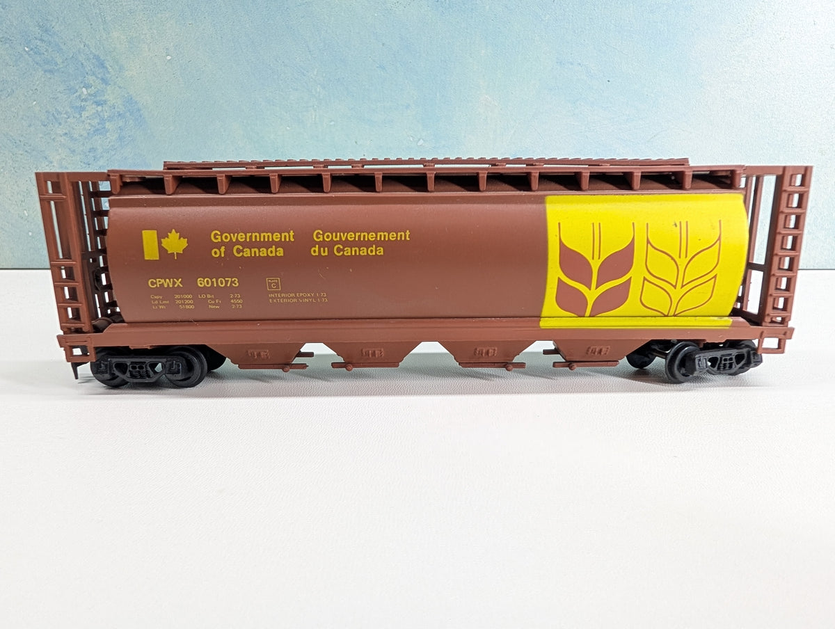 USED HO Scale Cylindrical Covered Hopper Government of Canada CPWX #601073