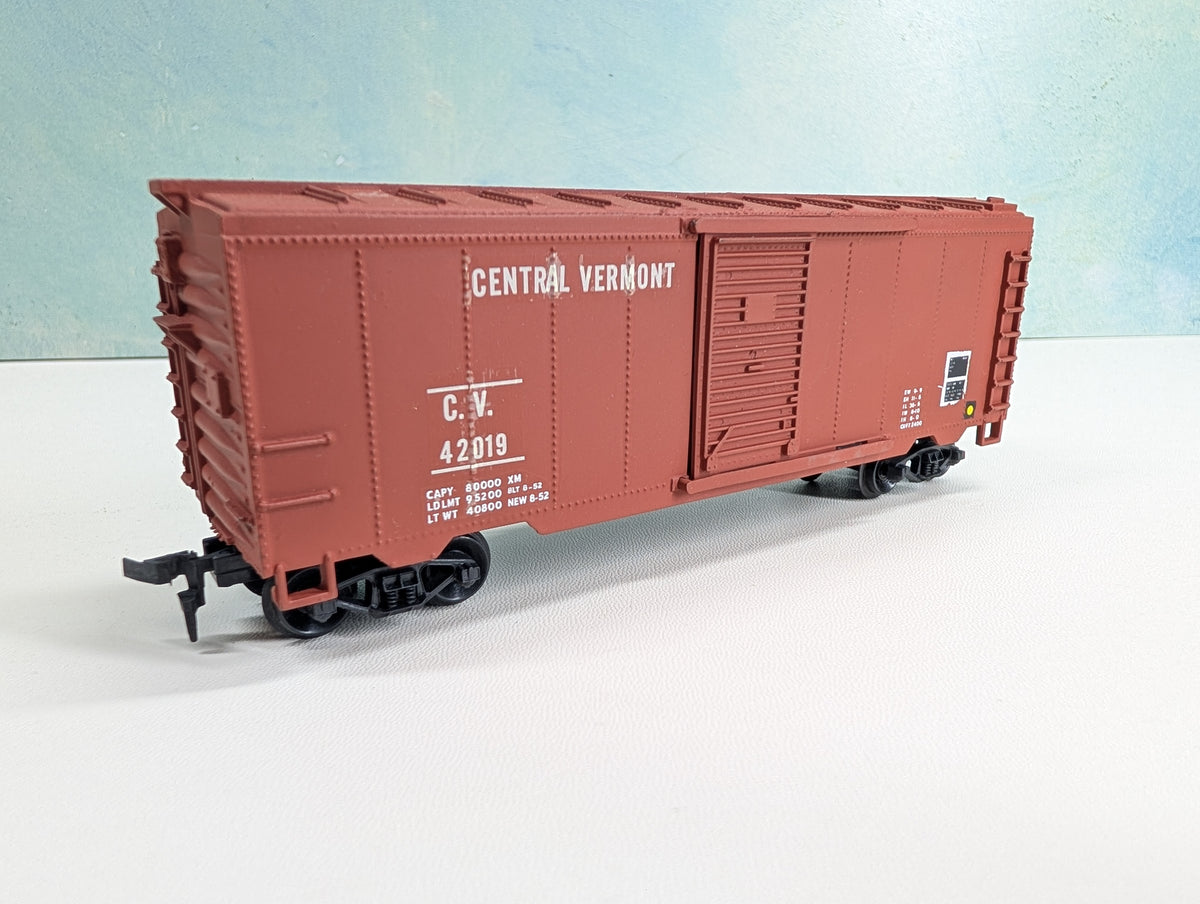 USED HO Scale 40' Box Car Central Vermont CV #42019