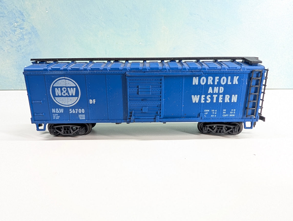 USED HO Scale 40' Box Car Norfolk and Western NW #56700