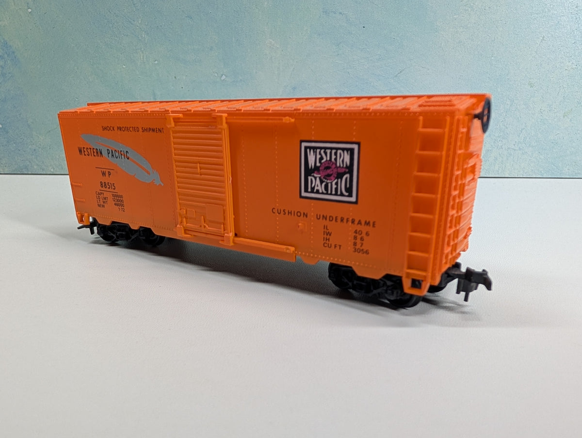 USED Lionel HO Scale 40' Box Car Western Pacific WP #88515