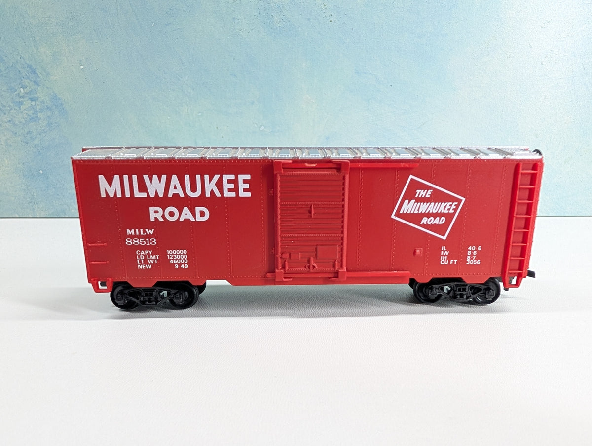USED Lionel HO Scale 40' Box Car Milwaukee Road MILW #88513
