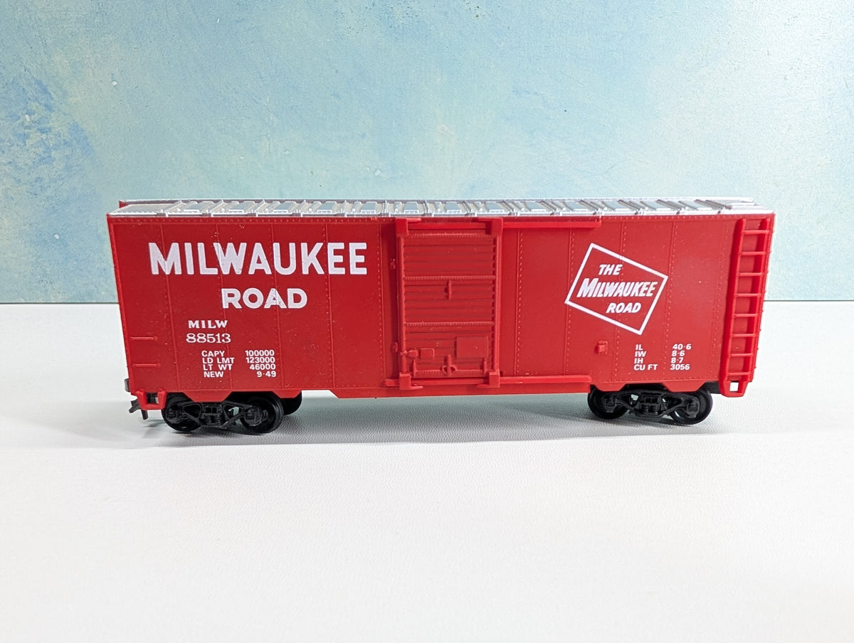 USED Lionel HO Scale 40' Box Car Milwaukee Road MILW #88513