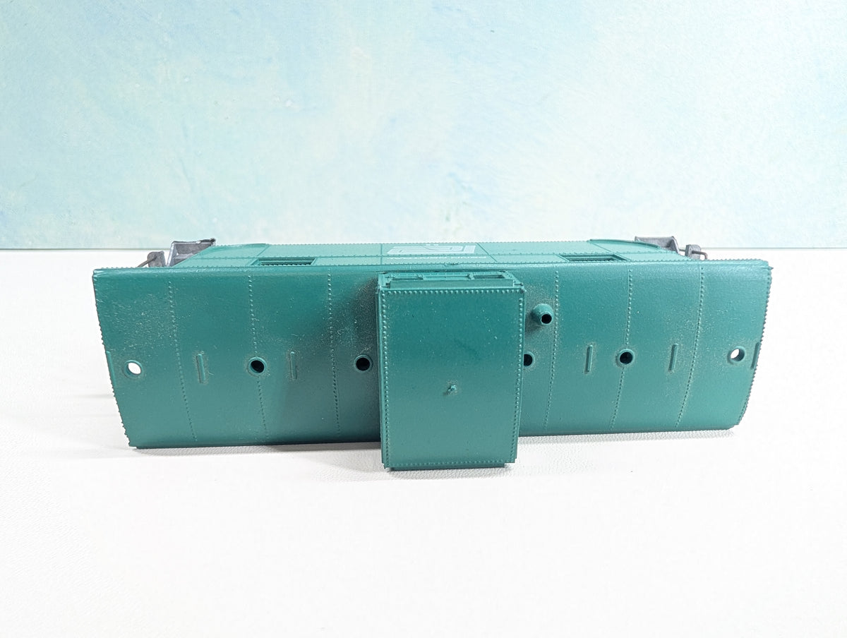 USED Roundhouse HO Scale Caboose Penn Central #68